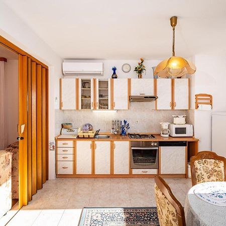 2 Bedroom Cozy Apartment In Zadar Eksteriør bilde