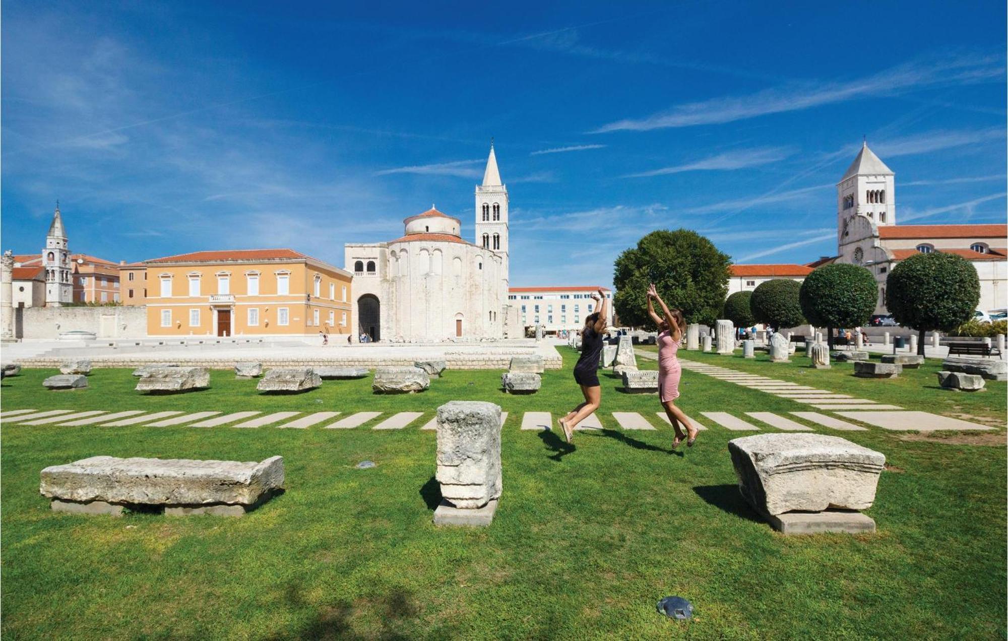 2 Bedroom Cozy Apartment In Zadar Eksteriør bilde