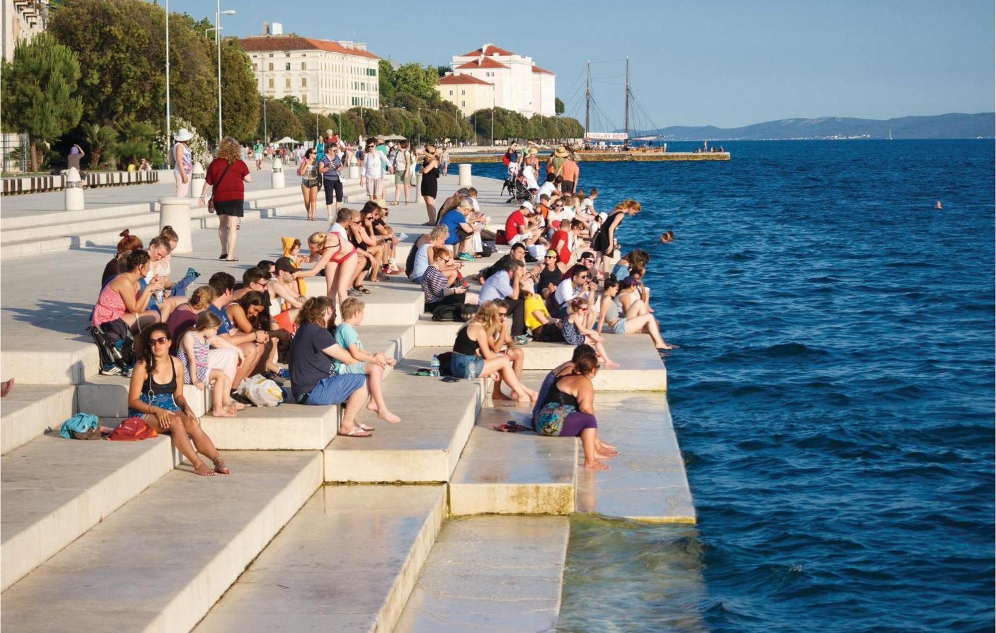 2 Bedroom Cozy Apartment In Zadar Eksteriør bilde