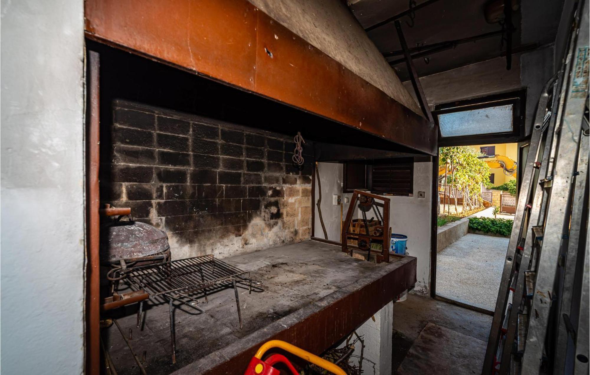 2 Bedroom Cozy Apartment In Zadar Eksteriør bilde