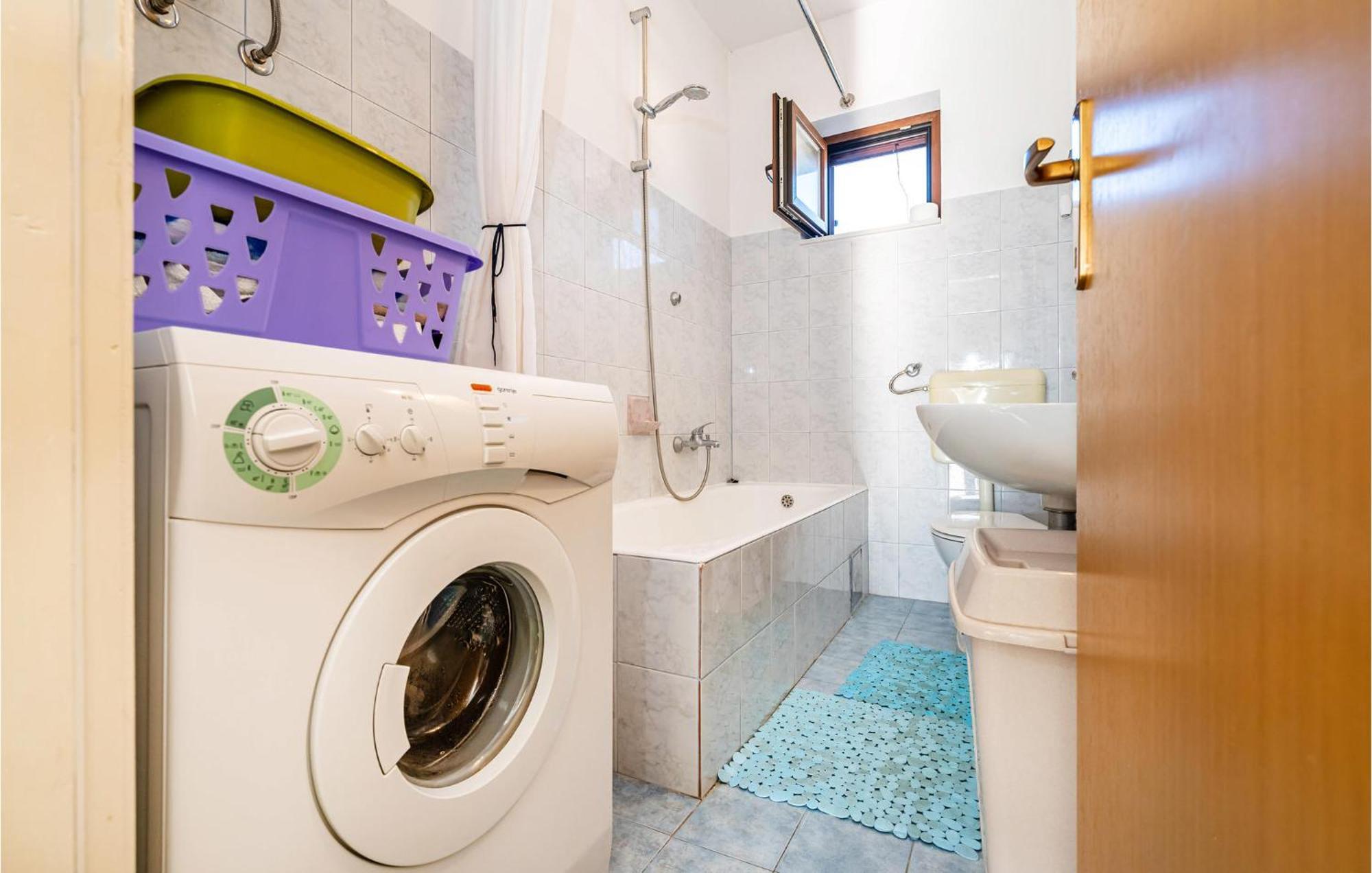 2 Bedroom Cozy Apartment In Zadar Eksteriør bilde