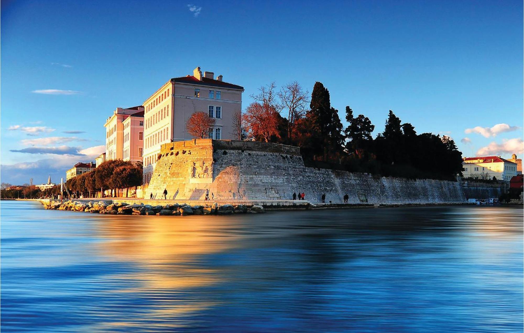 2 Bedroom Cozy Apartment In Zadar Eksteriør bilde