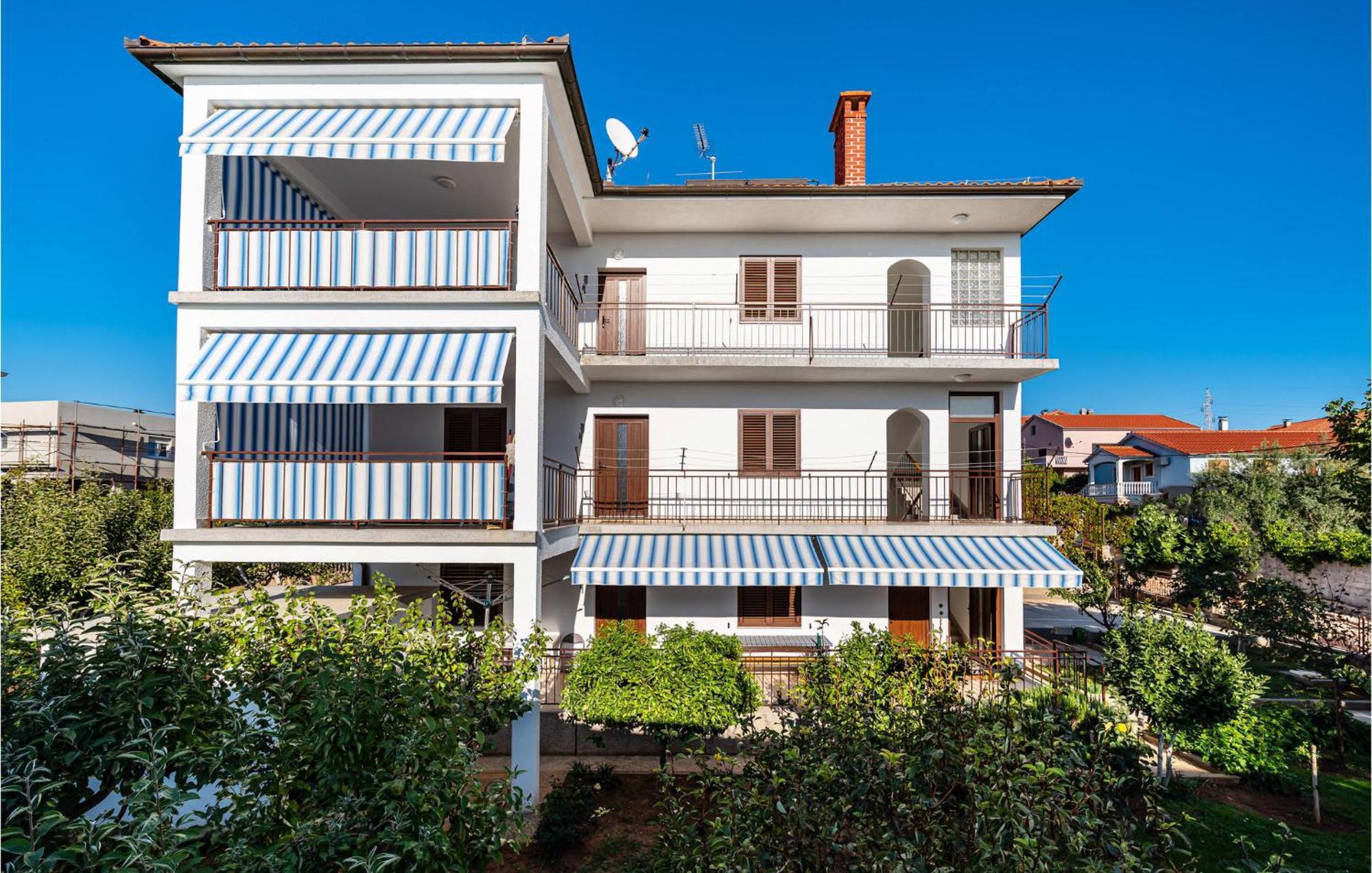 2 Bedroom Cozy Apartment In Zadar Eksteriør bilde
