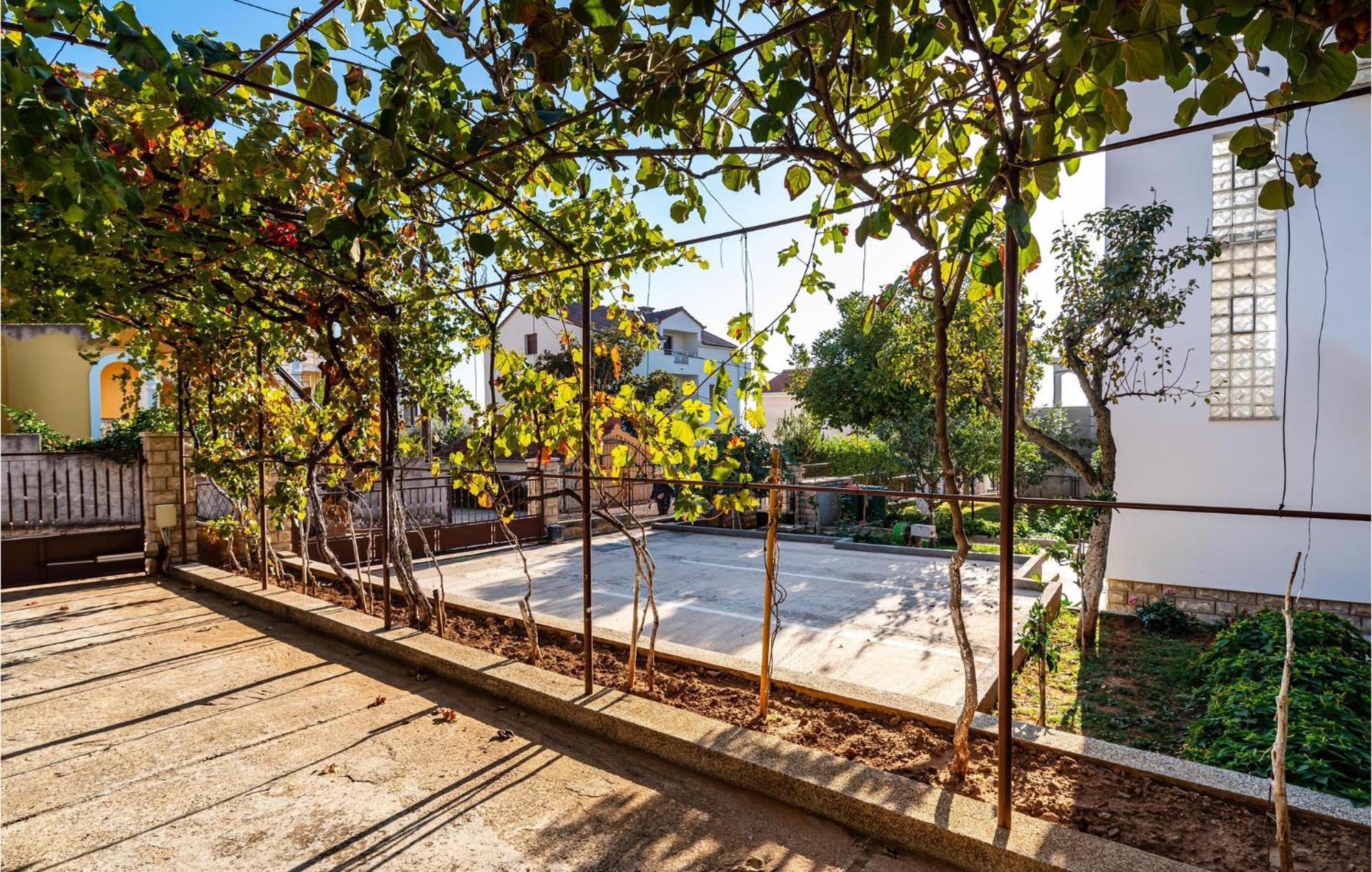 2 Bedroom Cozy Apartment In Zadar Eksteriør bilde