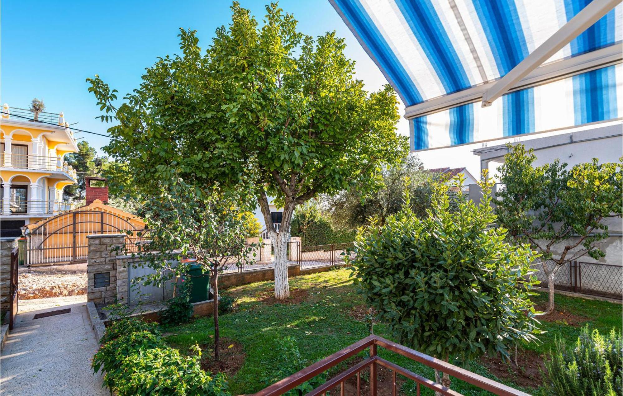 2 Bedroom Cozy Apartment In Zadar Eksteriør bilde